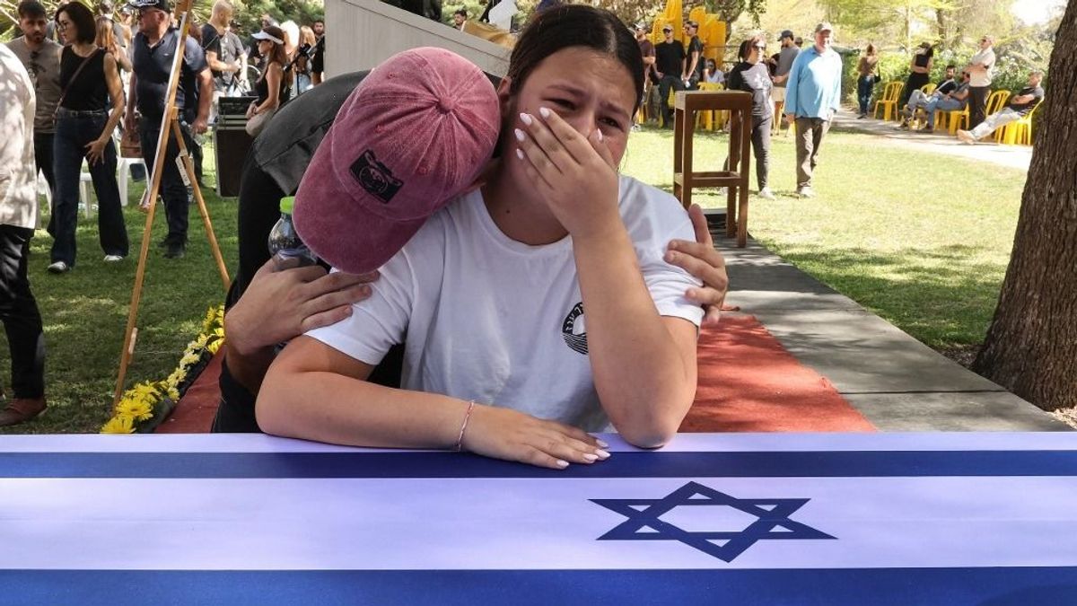 Izrael azonosította a Hamász által visszaadott két túsz holttestét
