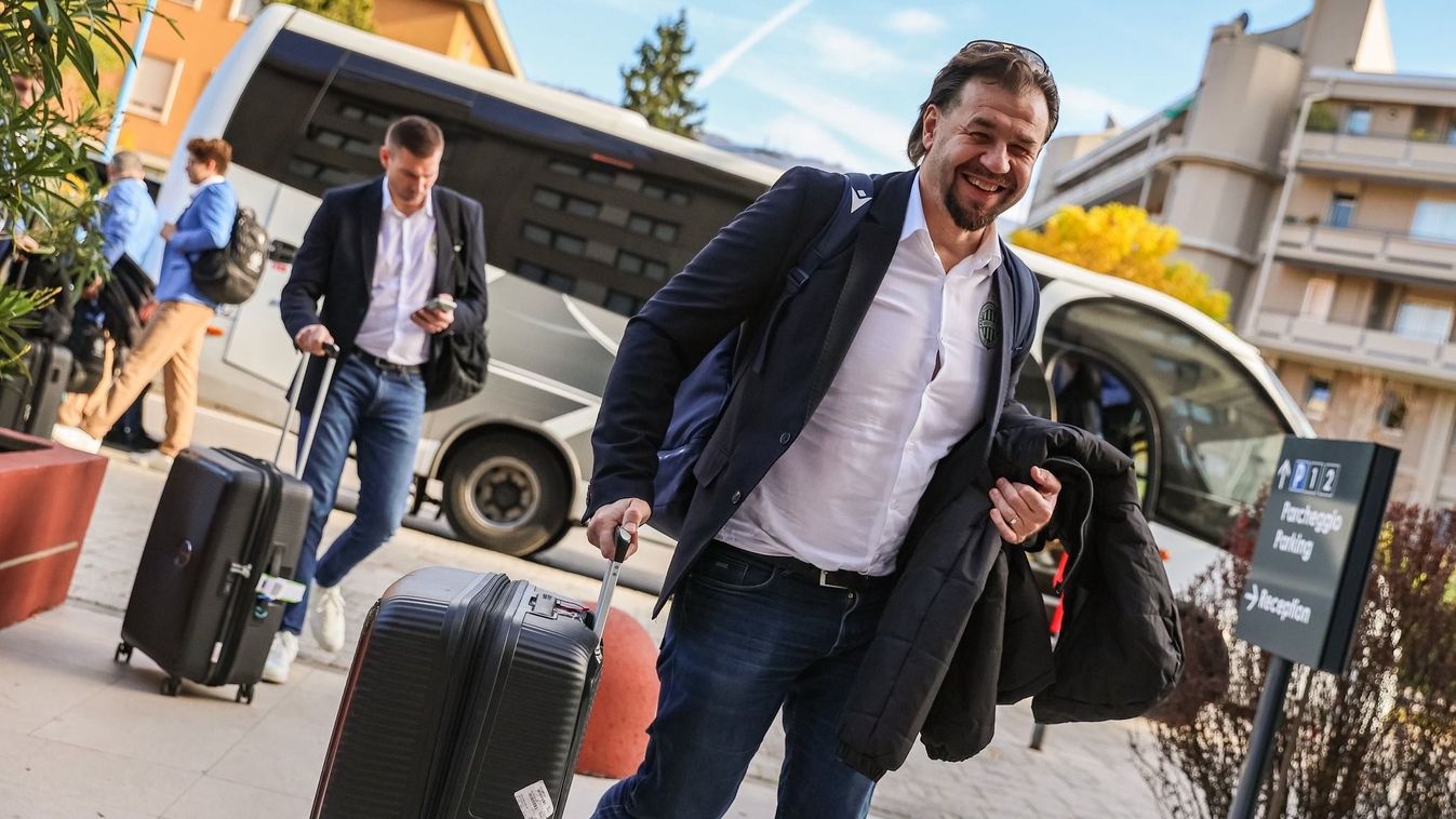 A Ferencváros vezetőedzője, Nyéki Balázs már az érkezéskor magabiztosságot sugárzott Fotó: FTC