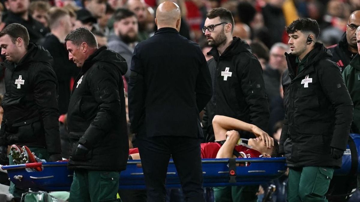 A Liverpool játékosa a kórházi ágyából jelentkezett be az éjjel, Slot aggódhat