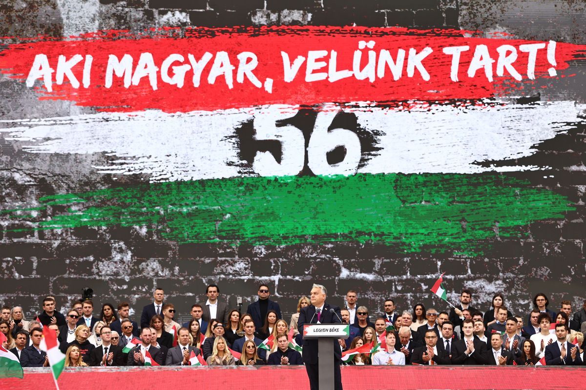 Orbán Viktor mögött a színpadon sok híresség is feltűnt  (Fotó: Kurucz Árpád)