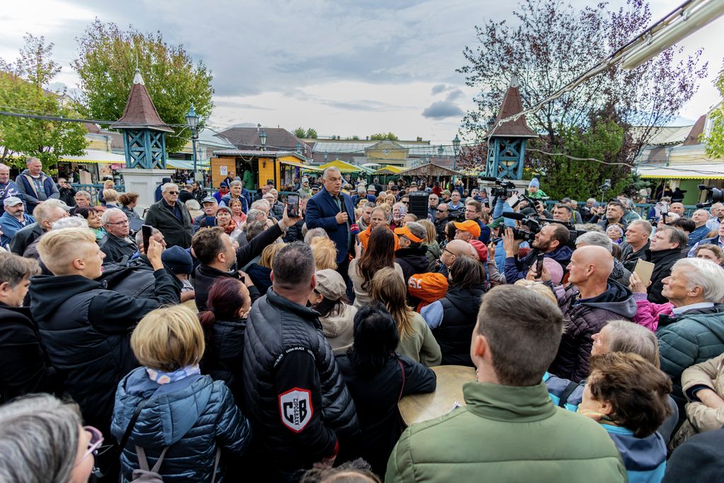 A pesterzsébeti piacon járt Orbán Viktor, elindult a háború elleni aláírásgyűjtés
Fidesz választási kampány