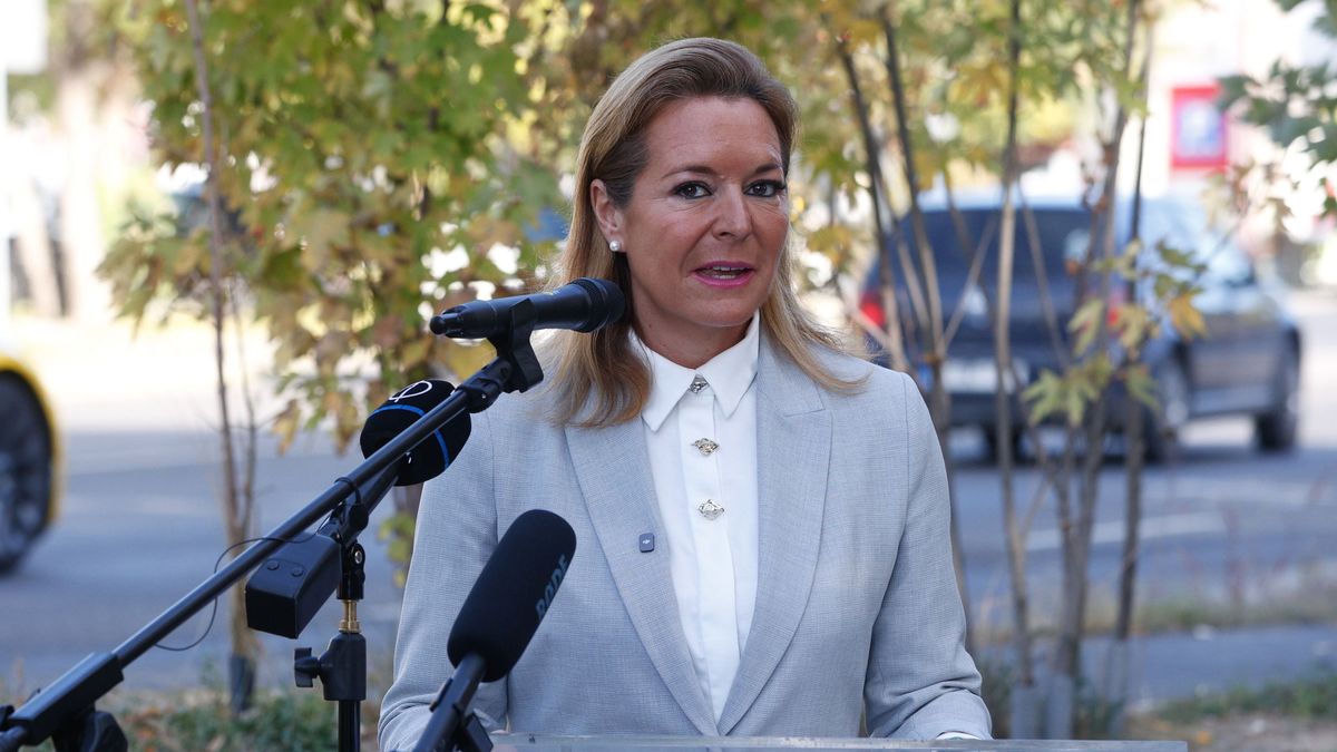 Felhívást tette közzé Vitályos Eszter: mindenkit arra kér, mondjuk nemet a sorkatonaságra + videó