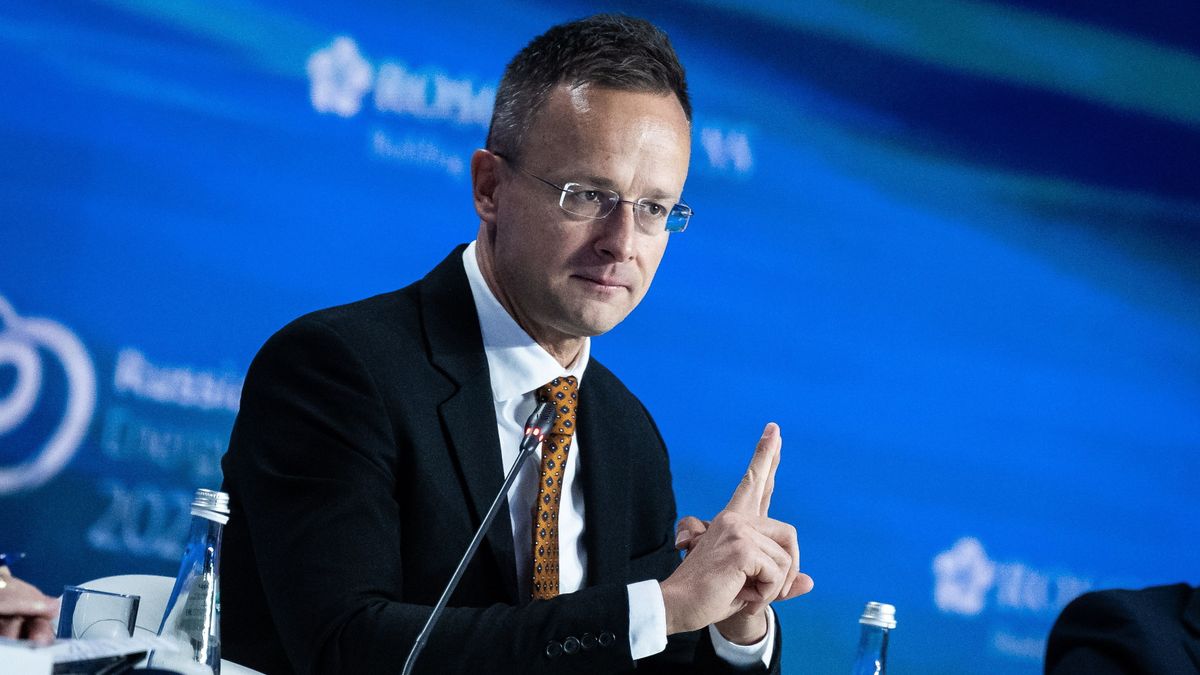 Szijjártó Péter: Komoly napok jönnek