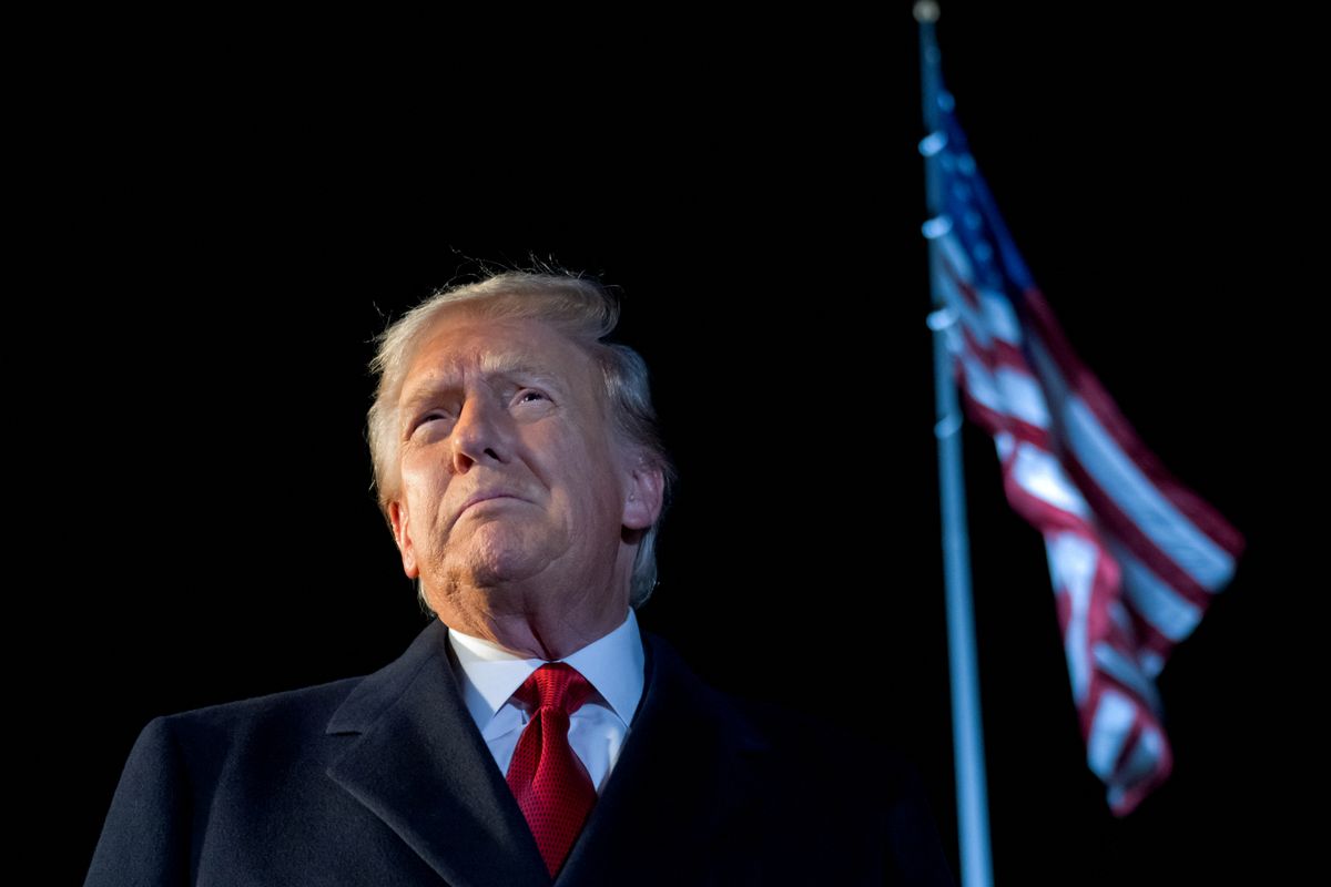 Trump manipulációval és választási befolyásolással vádolja a céget és vezetőjét