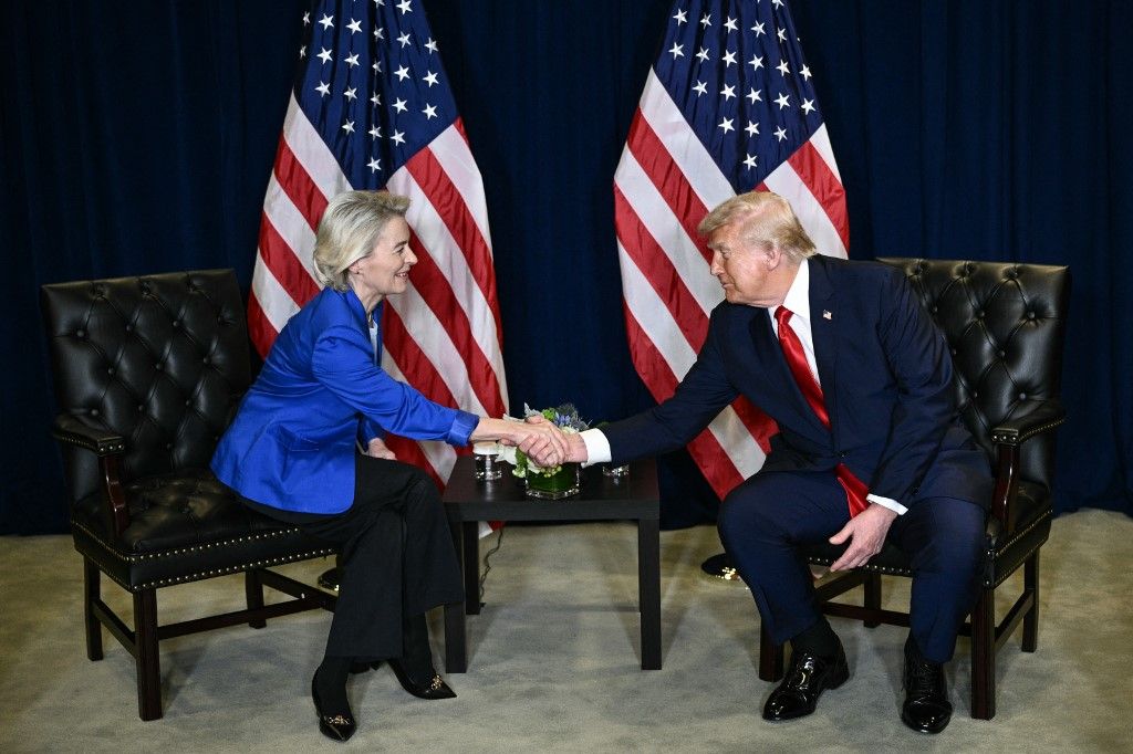 US President Donald Trump holds a bilateral meeting with European Commission President Ursula Von der Leyen on the sidelines of the United Nations General Assembly in New York City on September 23, 2025. (Photo by Brendan SMIALOWSKI / AFP)