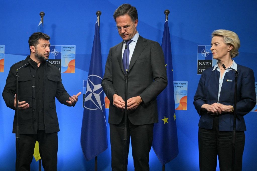 Ukraine's President Volodymyr Zelensky (L), NATO Secretary General Mark Rutte and European Commission President Ursula Von der Leyen address the press during a NATO summit in The Hague on June 24, 2025. (Photo by NICOLAS TUCAT / AFP)
