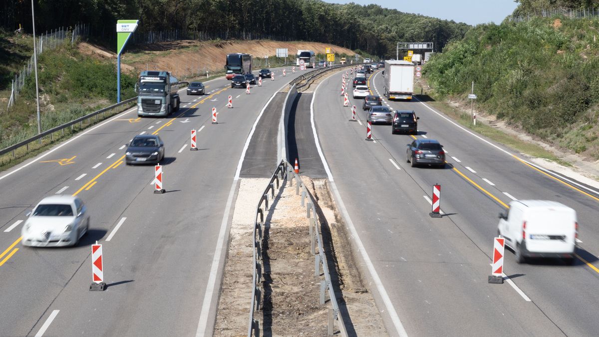 Terelés és sávlezárás nehezíti a közlekedést az M7 autópályán