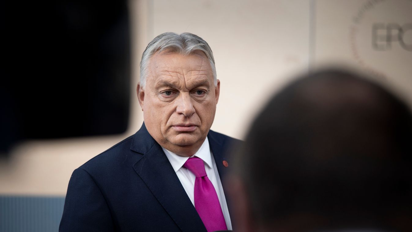 A Miniszterelnöki Kommunikációs Főosztály által közreadott képen Orbán Viktor miniszterelnök nyilatkozik az Európai Politikai Közösség (EPK) 7. csúcstalálkozóján Koppenhágában 2025. október 2-án (Fotó: MTI/Miniszterelnöki Kommunikációs Főosztály/Fischer Z