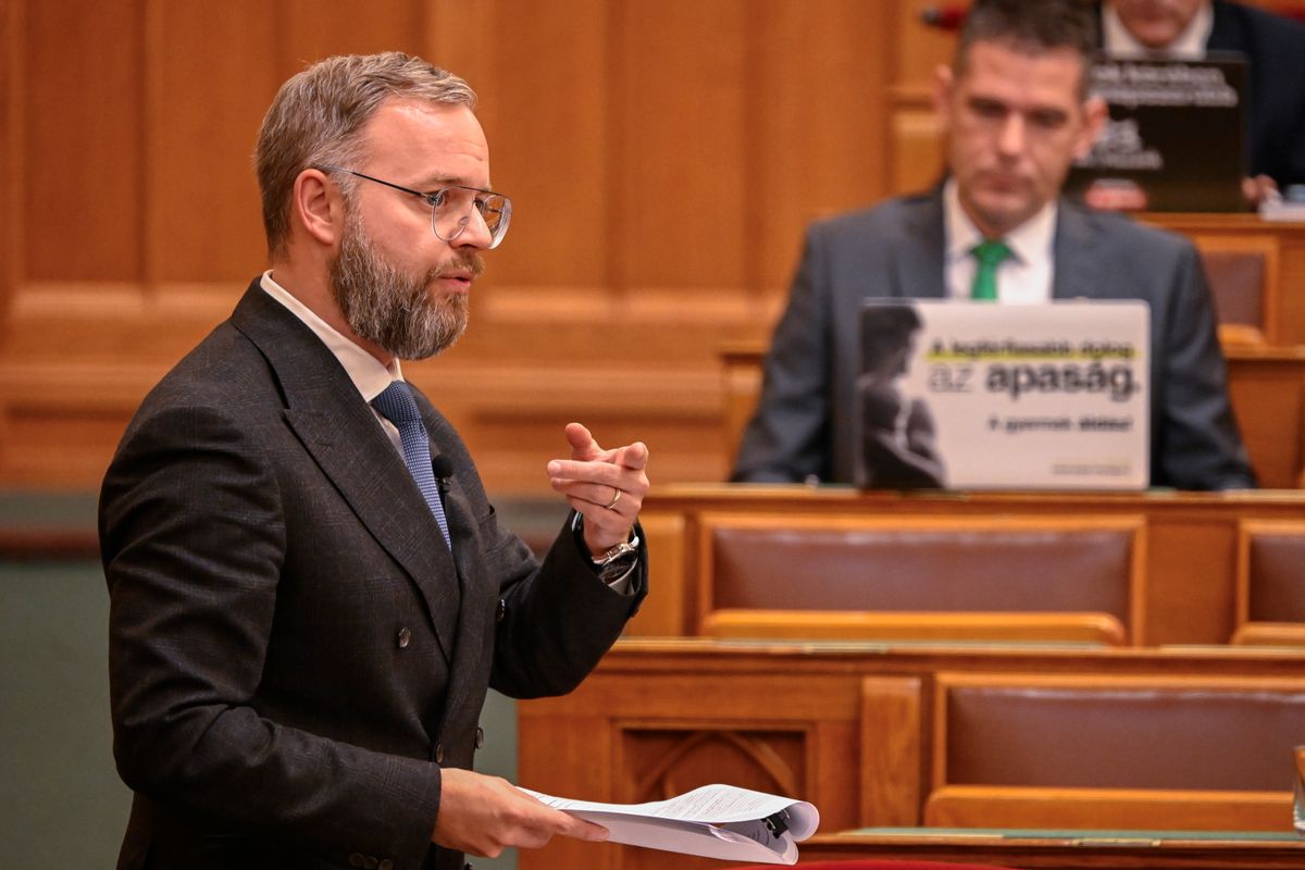 Budapest, 2025. október 6.
Orbán Balázs, a miniszterelnök politikai igazgatója azonnali kérdésre válaszol az Országgyűlés plenáris ülésén 2025. október 6-án.
MTI/Szigetváry Zsolt