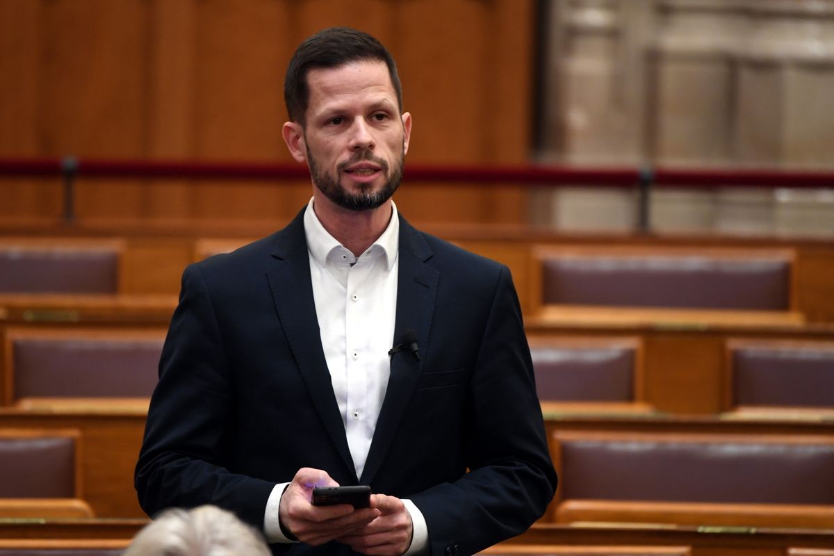 Budapest, 2024. december 16.
Tordai Bence, a Pérbeszéd frakcióvezetője felszólal napirend előtt az Országgyűlés plenáris ülésén 2024. december 16-án.
MTI/Kovács Attila