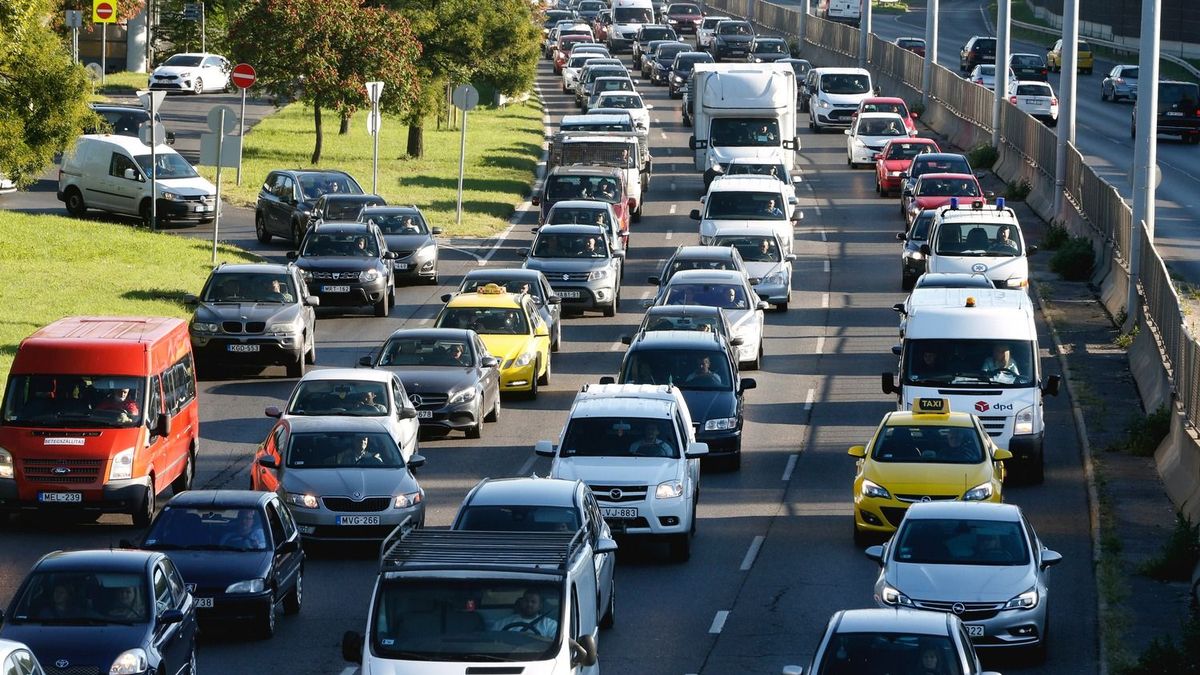 Megáll az élet a főváros felé: dugók az M1-esen és az M3-ason is