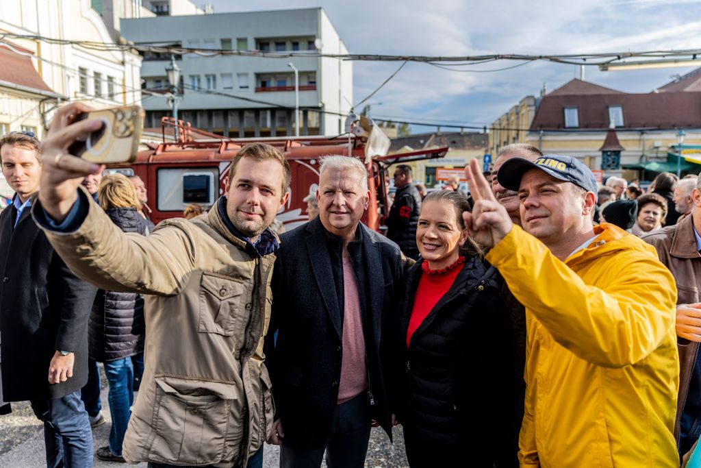 A pesterzsébeti piacon járt Orbán Viktor, elindult a háború elleni aláírásgyűjtés
Fidesz választási kampány