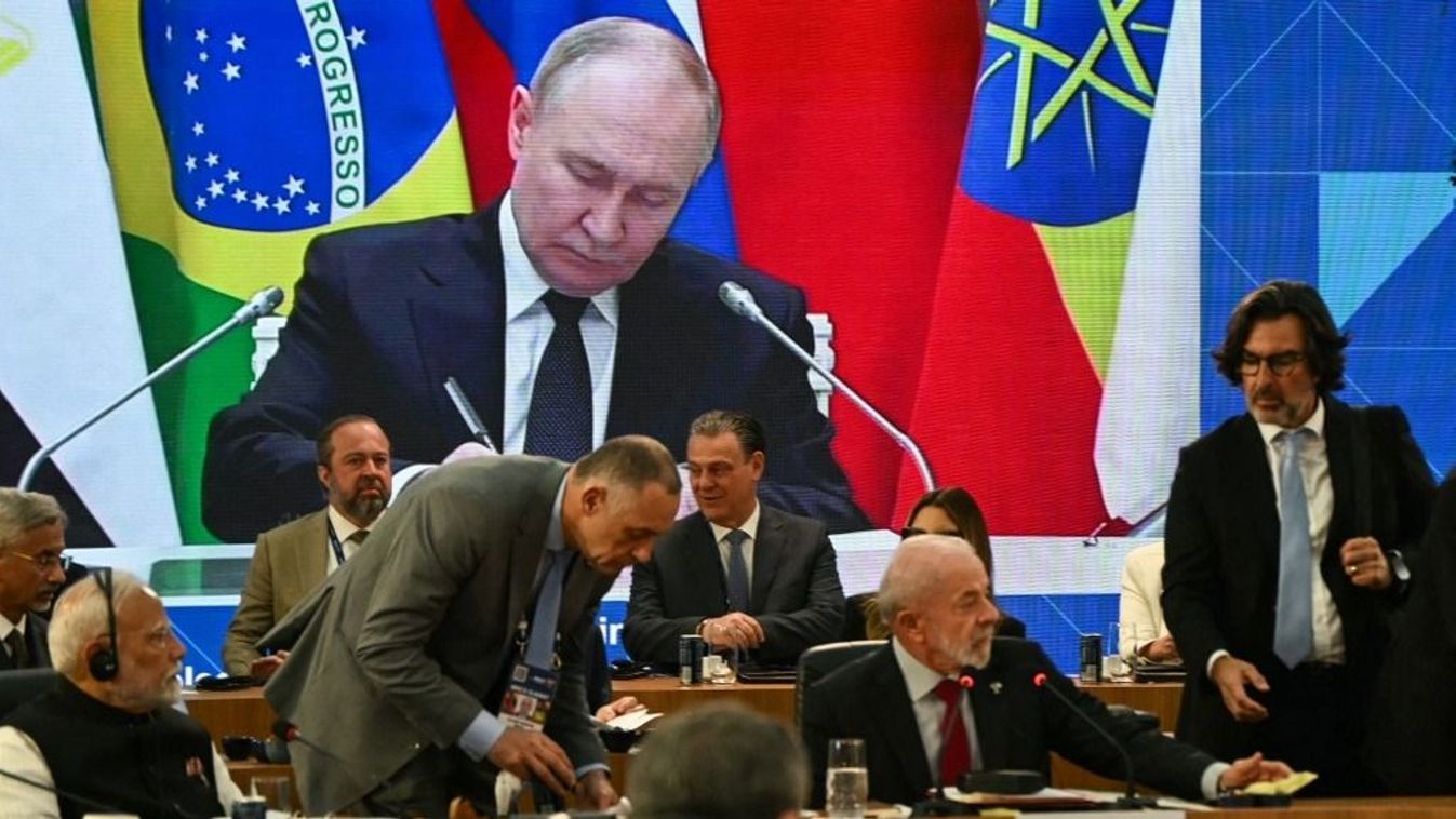 Putyin videóhívásban kapcsolódott be a nyáron tartott BRICS konferenciára