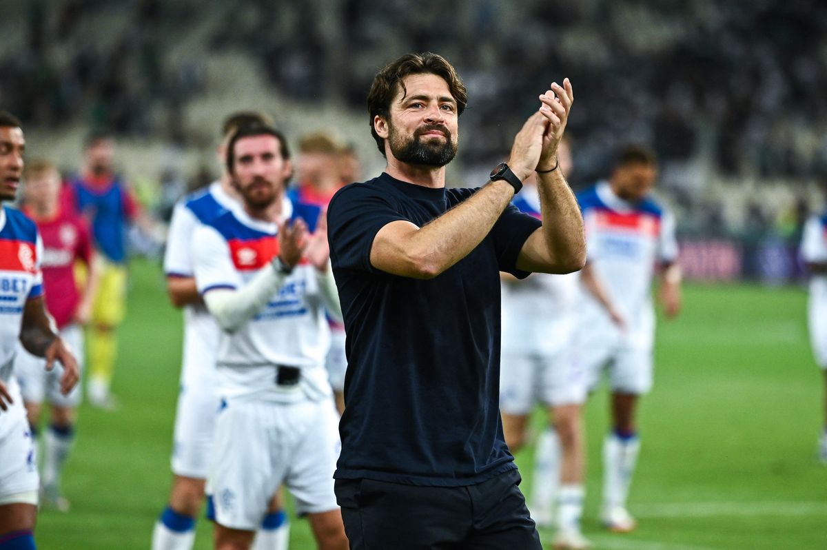 Russell Martinnak alig 4 hónap után távoznia kellett a Rangers kispadjáról, így a Ferencváros ellen már nem a skót edző irányítja a glasgow-i csapatot.