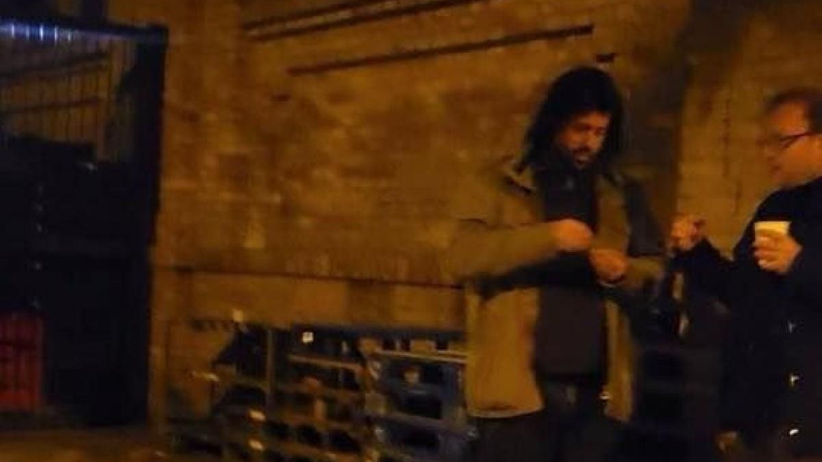 Botrányvideó: drogozáson kaphatták Puzsér Róbertet a tüntetése előtt + videó