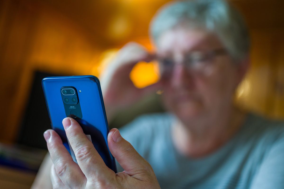 20230622 Budapest
Idősek digitális átverése mobiltelefonon. Illusztráció.
fotó: Németh András Péter NAP Szabad Föld