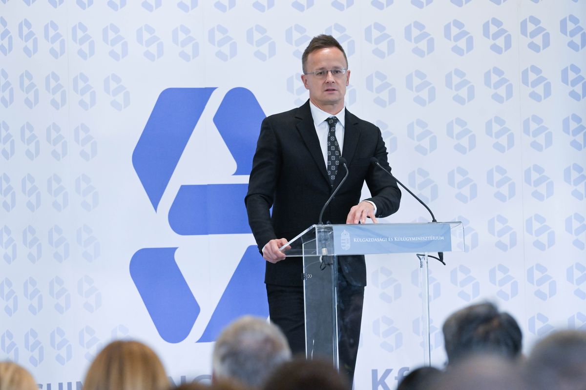 Szijjártó Péter külgazdasági és külügyminiszter beszédet mond a Shinheung SEC EU Kft. beruházásátadó ünnepségén Monoron 2025. október 17-én (Fotó: MTI/Bruzák Noémi)