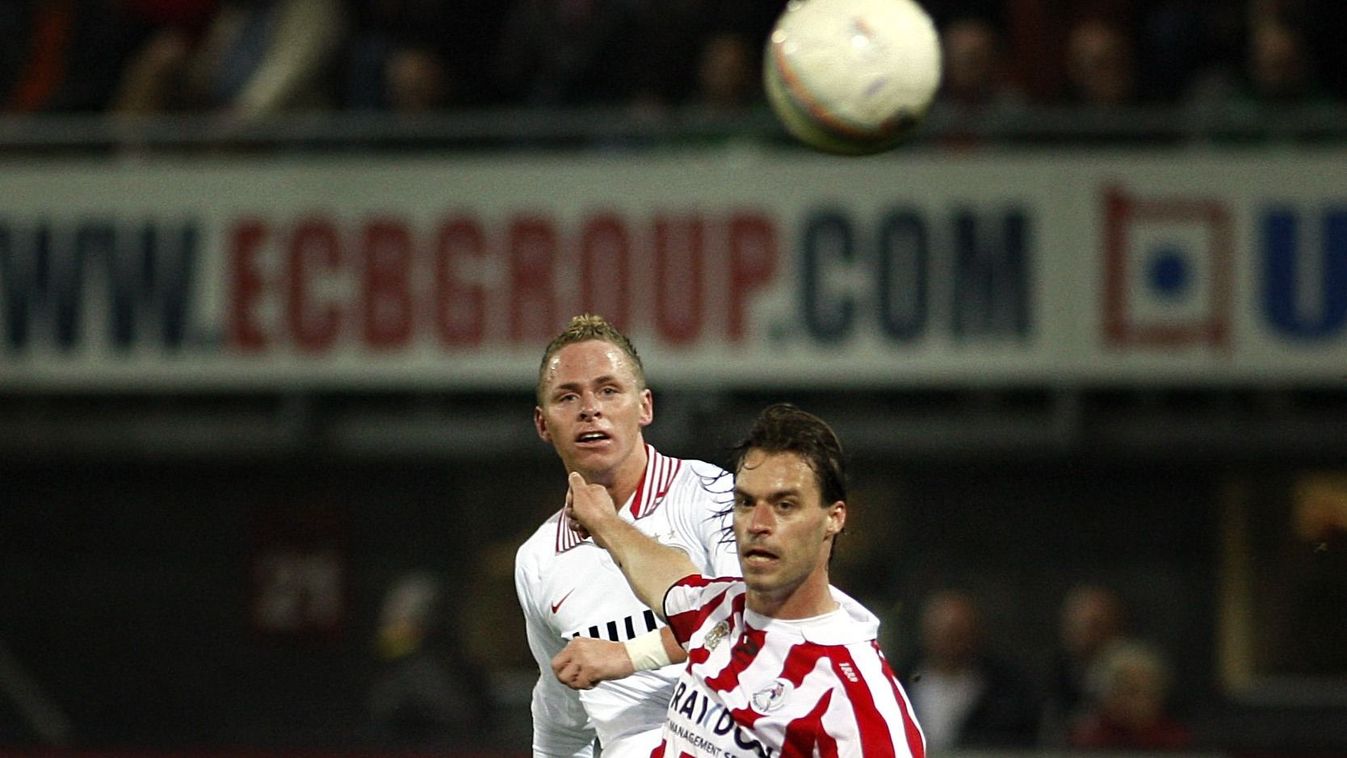derbi
2009-04-04 ROTTERDAM - Sparta playes on Saturday April 4th 2009 a Premier Leauge match against PSV in Rotterdam. Krisztian Vermes from Sparta can't prevent Balazs Dzsudzsak (L) from scoring the 0-1. ANP ROBERT VOS (Photo by ROBERT VOS / ANP via AFP)