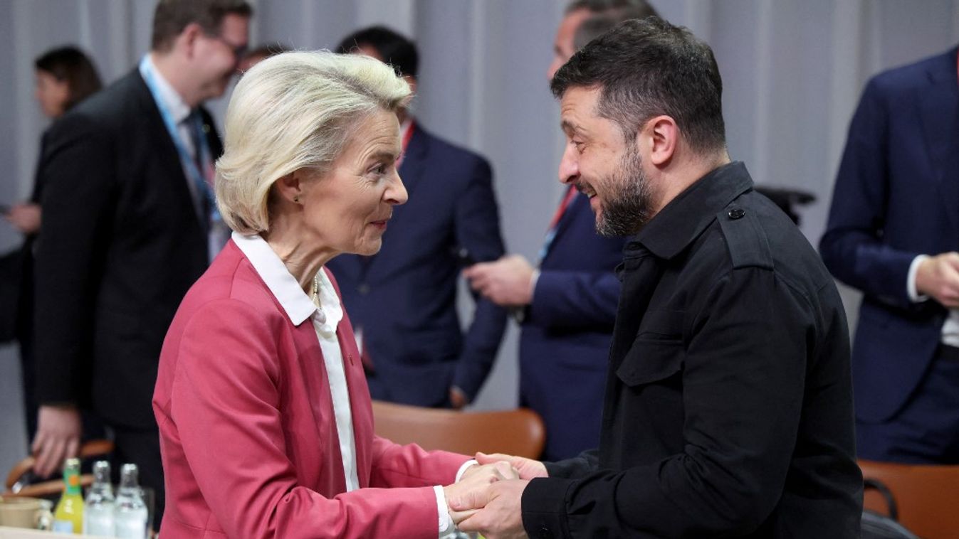 Ursula Von der Leyen (b) és Volodimir Zelenszkij ukrán elnök (Fotó: AFP)