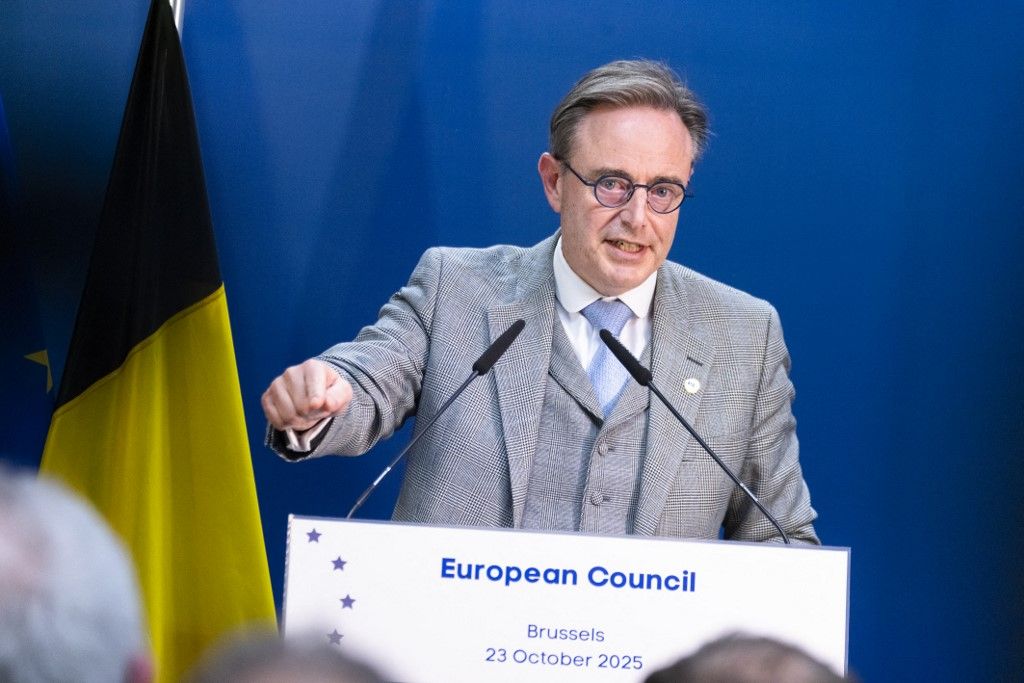 Bart De Wever, Belgium miniszterelnöke egyértelmű pénzügyi garanciákat követel a tagországok vezetőitől a befagyasztott orosz vagyon felhasználása esetén.