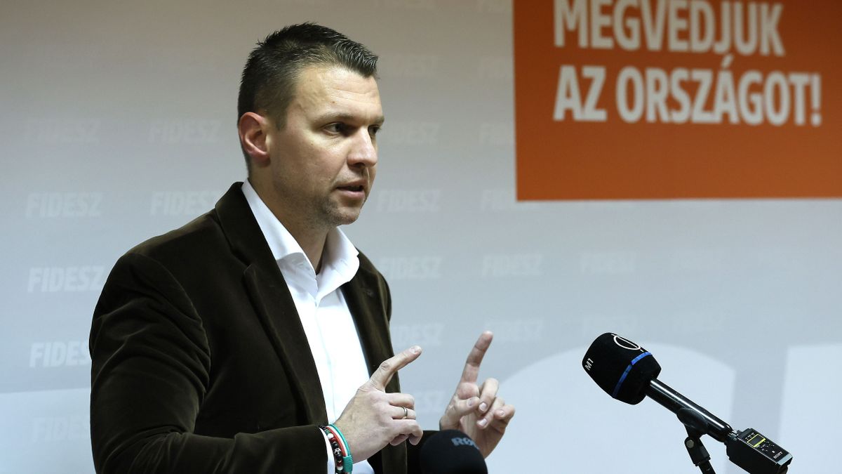 Menczer Tamás: Magyarország történelmet csinál