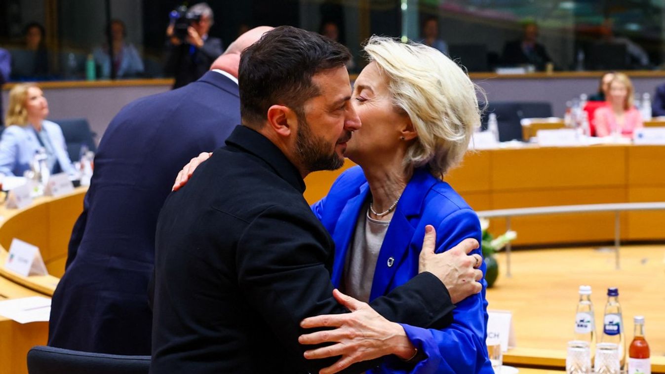 Volodimir Zelenszkij és Ursula von der Leyen (Fotó: AFP)