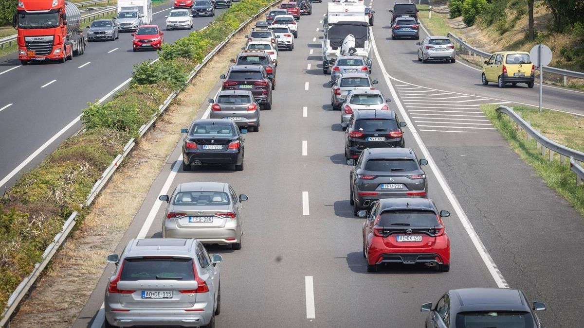 20250817 Balatonvilágos
M7-es autópálya
Fotó: Bánkúti Sándor (BS)
MW Bulvár

20250817- autópálya, M7, siófok, forgalom, nyár, Fotó.Bánkúti Sándor
Az őszi szünetben nagyobb torlódásokkal kell számolni