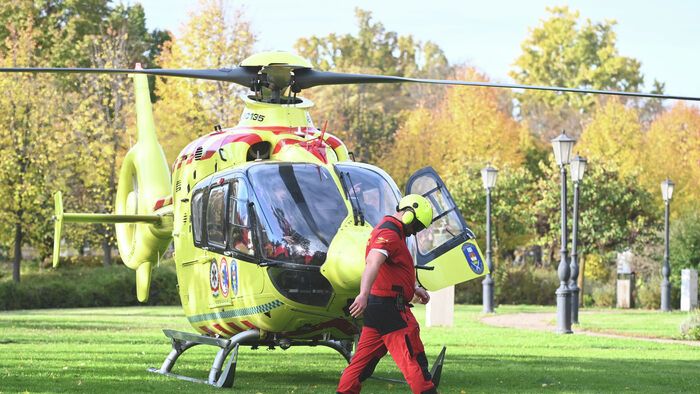 20251022 Szolnok Két mentőhelikopter szállt le a Rózsakertben. A buszbalesethez riasztották őket. Fotó: Mészáros János Új Néplap