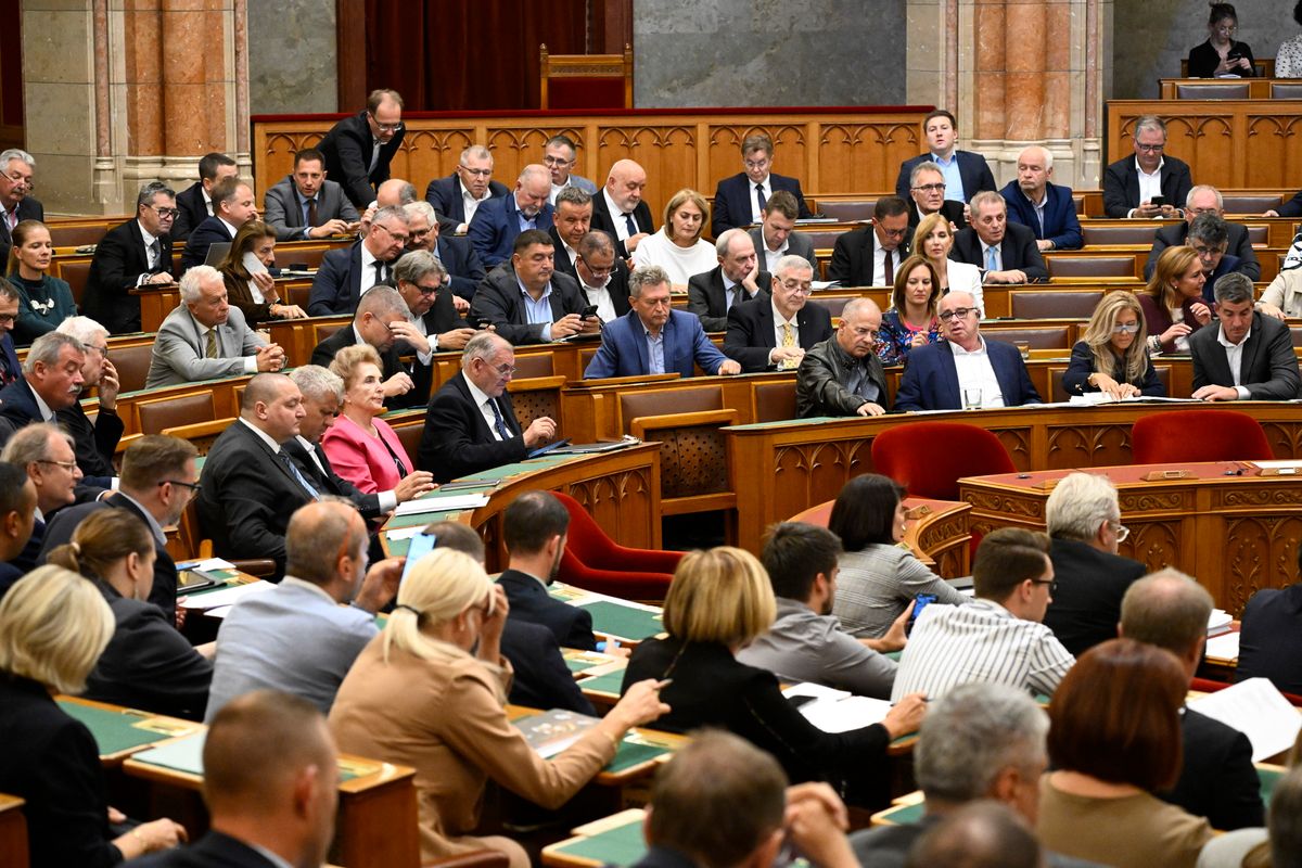 Budapest, 2025. szeptember 29.
Szavaznak a képviselők az Országgyűlés plenáris ülésén 2025. szeptember 29-én.
MTI/Bodnár Boglárka