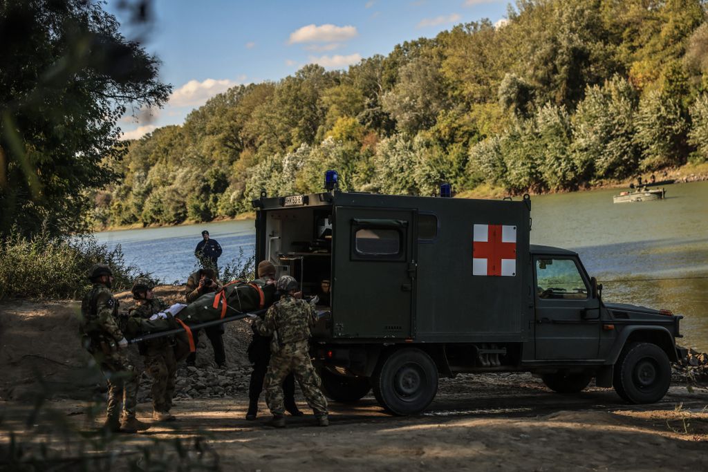 Adaptive Hussars 2025 országvédelmi gyakorlat pontonhíd Tisza
