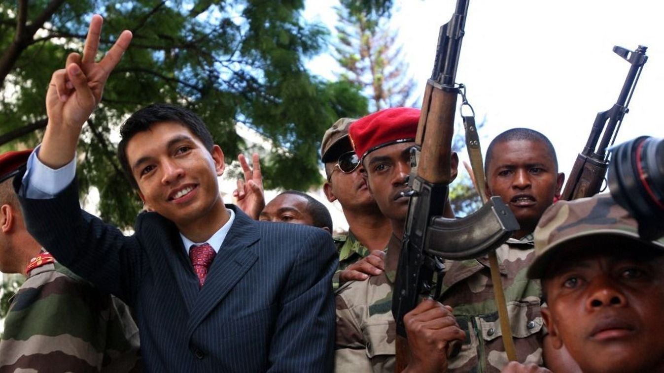 Madagaszkár új katonai vezetése megvonta az állampolgárságot Andry Rajoelinától
