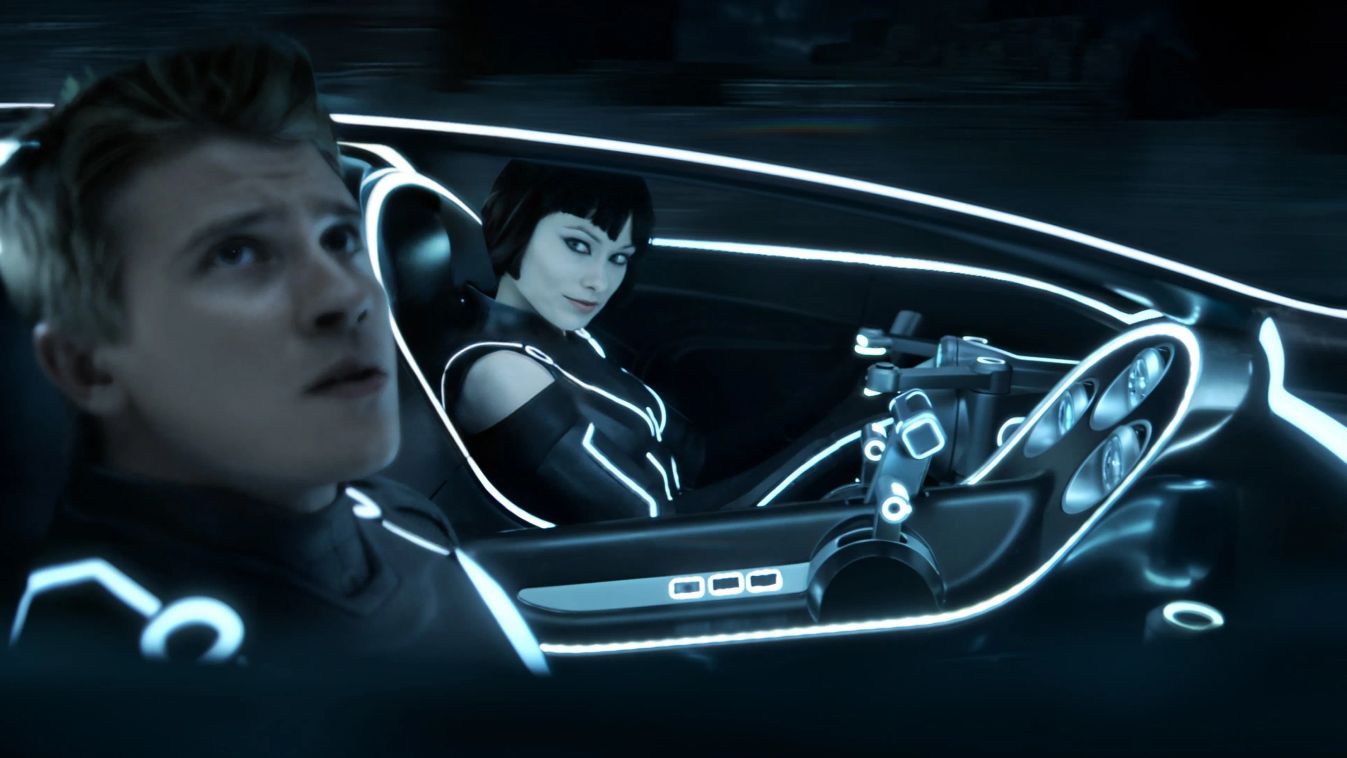 Garrett Hedlund és Olivia Wilde a Tron: Örökségben.