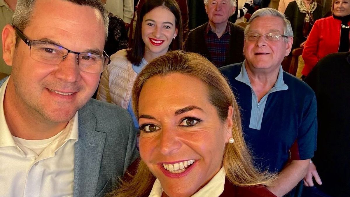 „Fontos kérdések, őszinte válaszok” – Szentendrei fórum Vitályos Eszterrel és Takács Péterrel