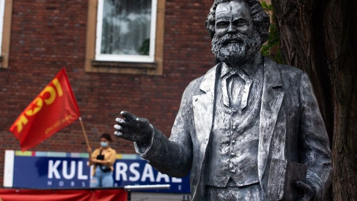 Röhögtek a markukba