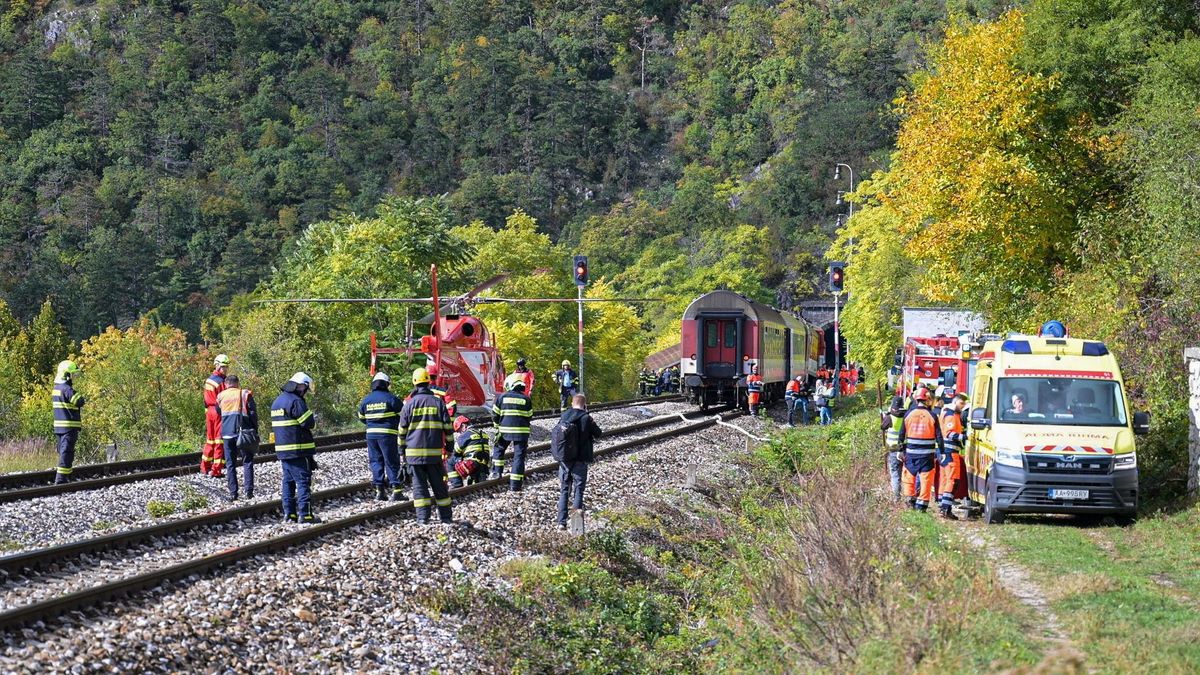 Megérkeztek a helyszíni fotók a brutális vonatbalesetről, amelyben száz ember megsérült a magyar határ mellett