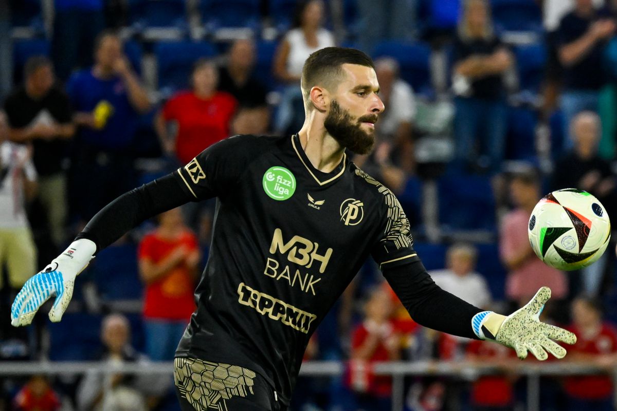 A Puskás Akadémia kapusa, Szappanos Péter legutóbb kapott gól nélkül zárt, és győzelemnek örülhetett
