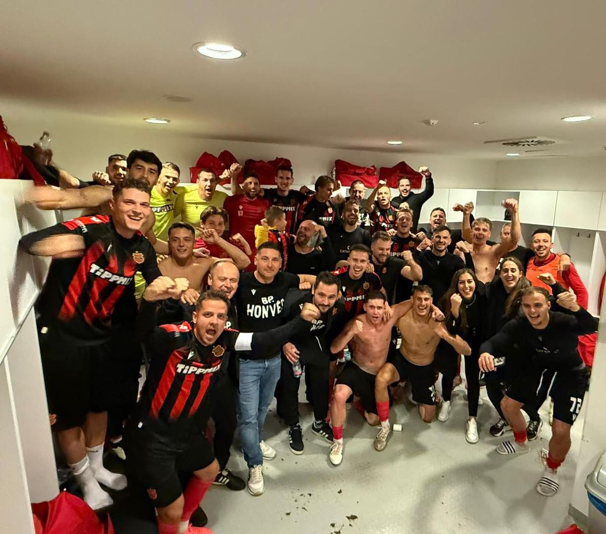 A Honvéd mámoros győzelmet aratott a Magyar Kupában, Debrecenben viszont szégyenként élik meg a DVSC kiesését