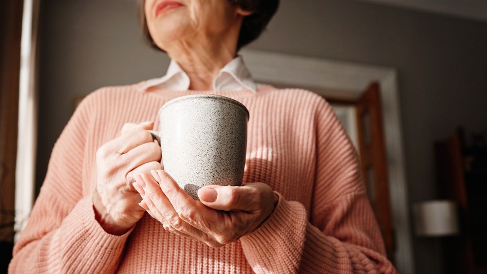 Ezek az italok nemcsak felfrissítenek, de lassítják az öregedést is. Kefir, csontlé, gyógytea, kávé és zöld tea, a fiatalos vitalitás titkai