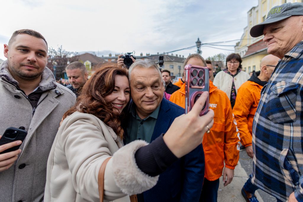 A pesterzsébeti piacon járt Orbán Viktor, elindult a háború elleni aláírásgyűjtés
Fidesz választási kampány