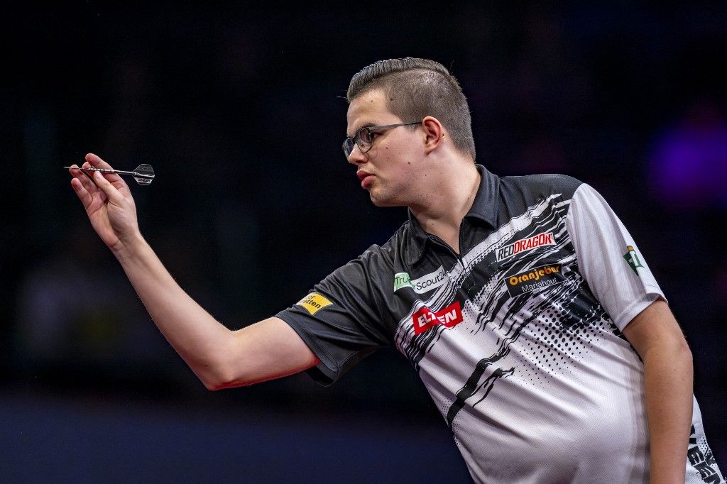 Gian van Veen a Luke Littler elleni World Grand Prix-mérkőzésen a veresége ellenére is beírta magát a darts történelemkönyvébe
