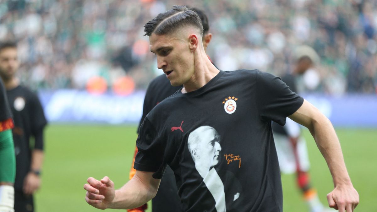 Sallai Roland a Galatasaray szombat esti török bajnokiján piros lapot kapott