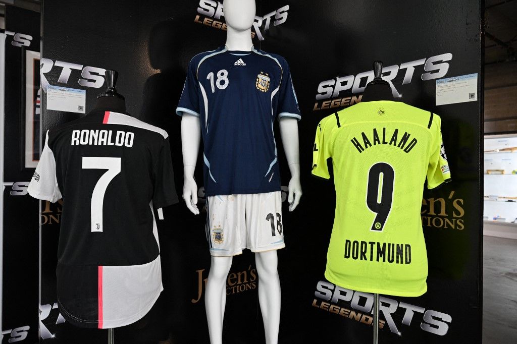 (L-R) A Cristiano Ronaldo match-worn 2019-2020 Juventus jersey (estimate: USD $3,000-$5,000), a Lionel Messi match-issued 2010 World Cup Qualifiers Argentina team uniform and an Erling Haaland match-worn 2021-2022 Championship League Borussia Dortmund jersey (estimate: USD $2,000-$3,000) are displayed at the media preview for of Julien's "Sports Legends" auction, June 19, 2023 in Beverly Hills, California. The two-day event, featuring almost 900 sports memorabilia and collectibles from global sports icons, is heading to the auction block on June 24 and 25, 2023 live in Beverly Hills and online. (Photo by Robyn Beck / AFP)