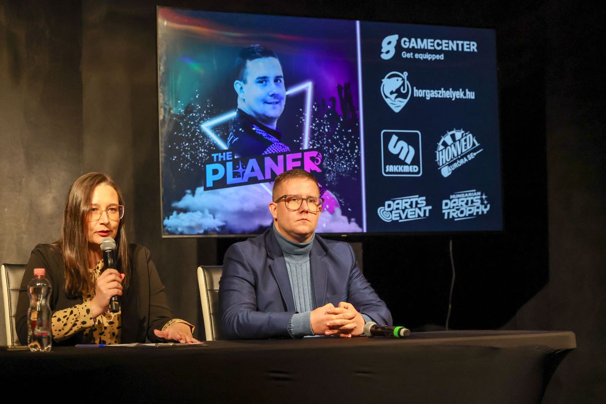 Kovács Patrik a december 11-én kezdődő dartsvilágbajnokság előtt tartott sajtótájékoztatót Budapesten