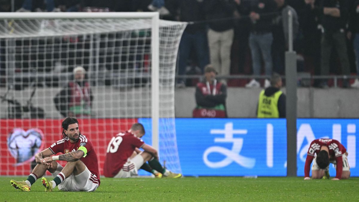 A magyar válogatott tagjai nem hitték el, hogy az utolsó meccsen bukták el a vb-pótselejtezőt.