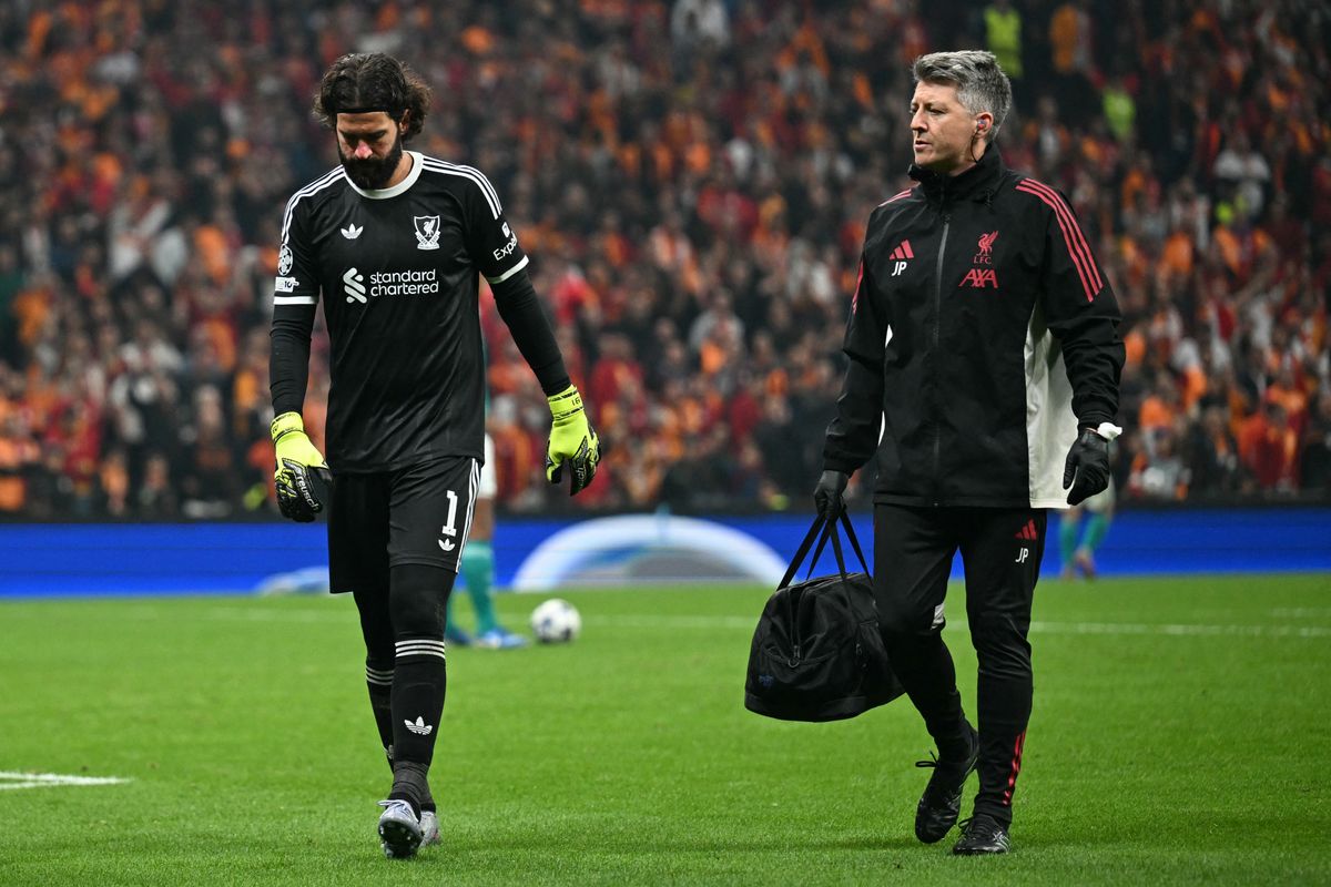 Alisson Becker (balra) még szeptemberben végén játszott legutóbb a Liverpoolban