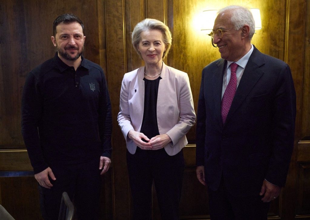 This handout photograph taken and released by Ukrainian Presidential press-service in Munich on February 14, 2025 shows (L-R) Ukrainian President Volodymyr Zelensky, President of the European Commission Ursula von der Leyen and and President of the European Council Antonio Costa pose for a picture during their meeting. (Photo by Handout / UKRAINIAN PRESIDENTIAL PRESS SERVICE / AFP) / RESTRICTED TO EDITORIAL USE - MANDATORY CREDIT "AFP PHOTO /  UKRAINIAN PRESIDENTIAL PRESS SERVICE / HANDOUT /  " - NO MARKETING NO ADVERTISING CAMPAIGNS - DISTRIBUTED AS A SERVICE TO CLIENTS