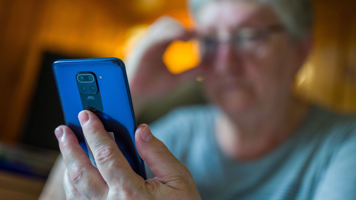 Új lendületet kaptak a telefonos csalók, mutatjuk a legújabb trükkjeiket