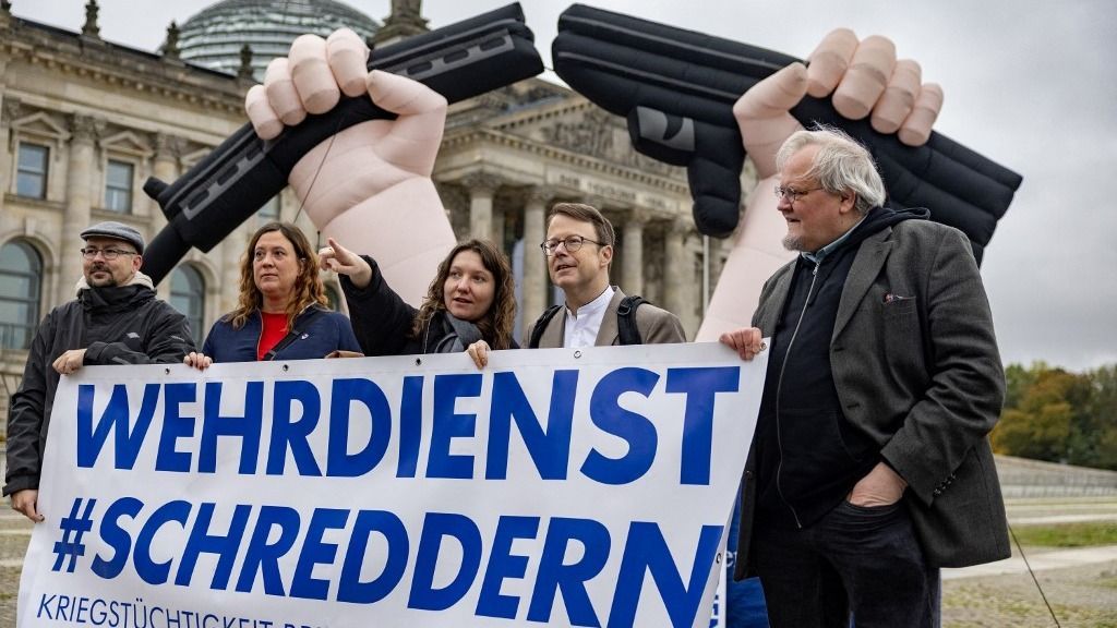 A németek egyre határozottabban tiltakoznak a sorkötelezettség visszaállítása ellen