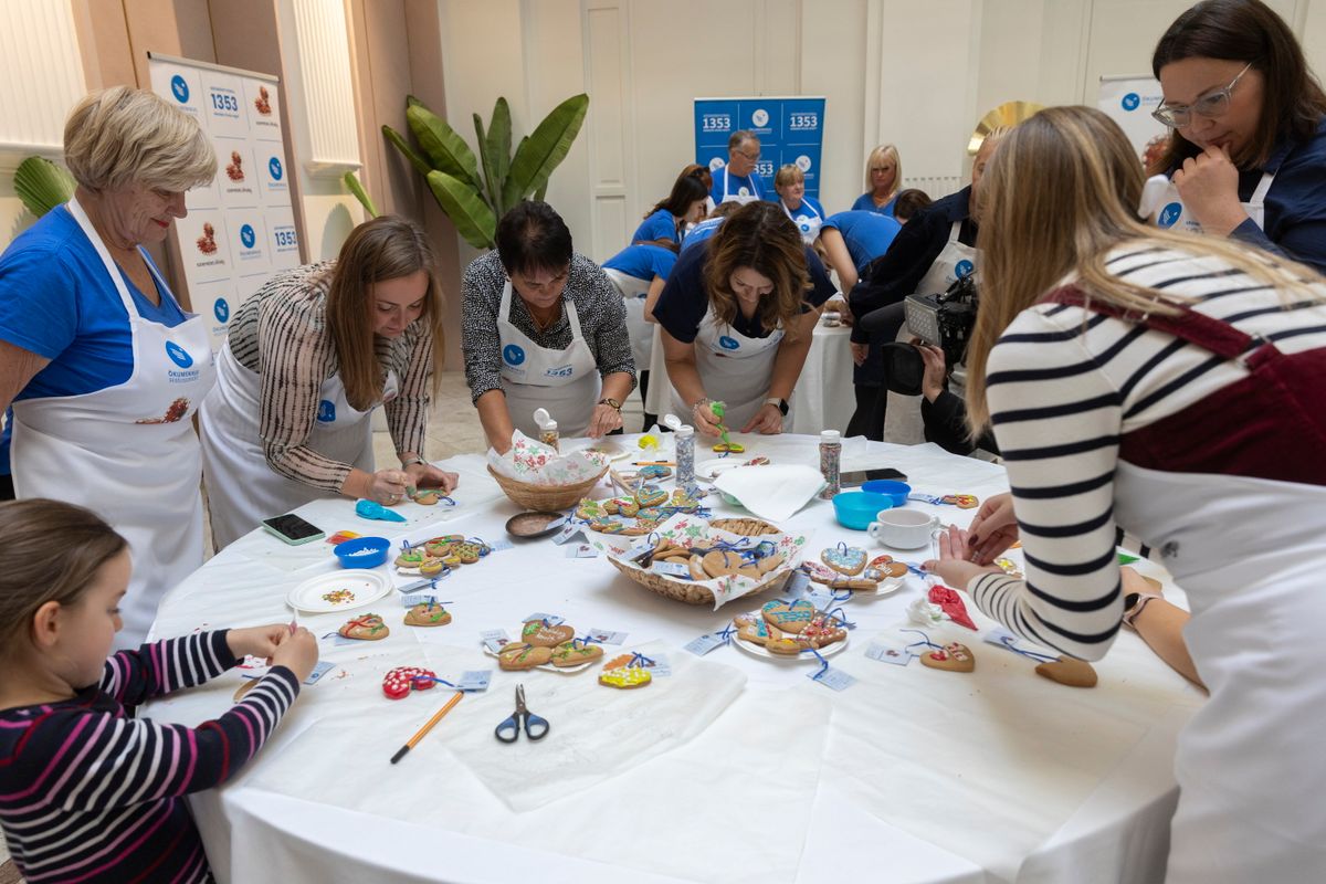 Budapest, 2025. november 10.
Önkéntesek az Ökumenikus Segélyszervezet 30. adventi adománygyűjtésének indításáról tartott budapesti sajtótájékoztatón 2025. november 10-én.
MTI/Kocsis Zoltán