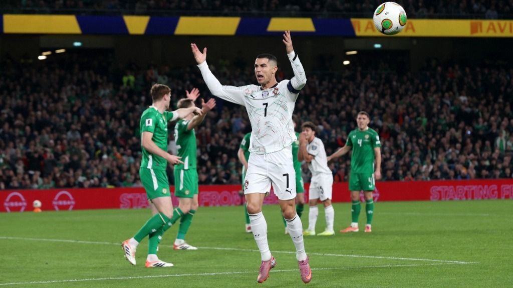 Cristiano Ronaldo követte Sallai Roland példáját: piros lapot kapott az ír válogatott otthonában rendezett vb-selejtezőn